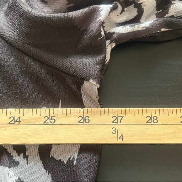 Allison Daley Embellished Abstract 3/4 Sleeve Crew Neck Knit Top - Picture 9 of 10